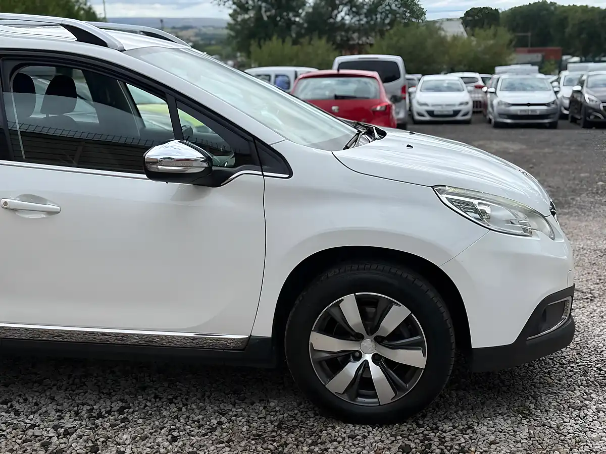 Used 2014 Peugeot 2008 Allure White - Interior and Exterior details 5