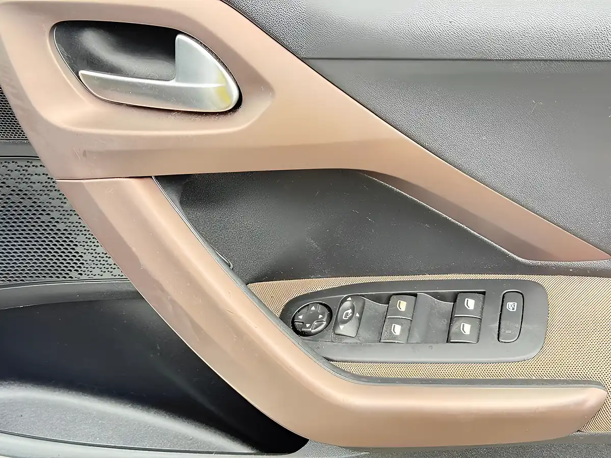 Used 2014 Peugeot 2008 Allure White - Interior and Exterior details 12