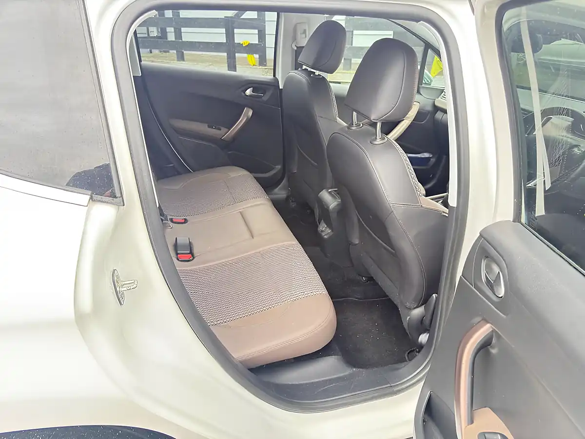 Used 2014 Peugeot 2008 Allure White - Interior and Exterior details 14