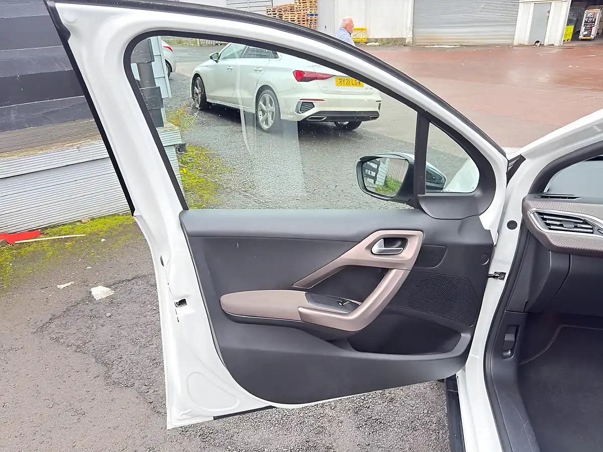 Used 2014 Peugeot 2008 Allure White - Interior and Exterior details 19