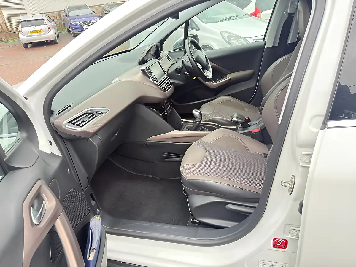 Used 2014 Peugeot 2008 Allure White - Interior and Exterior details 5