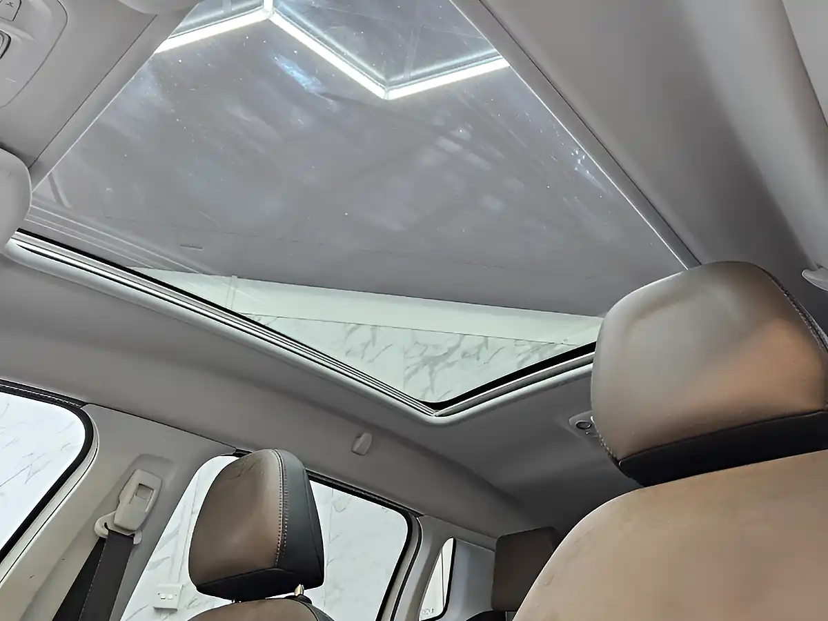 Used 2014 Peugeot 2008 Feline White - Interior and Exterior details 10