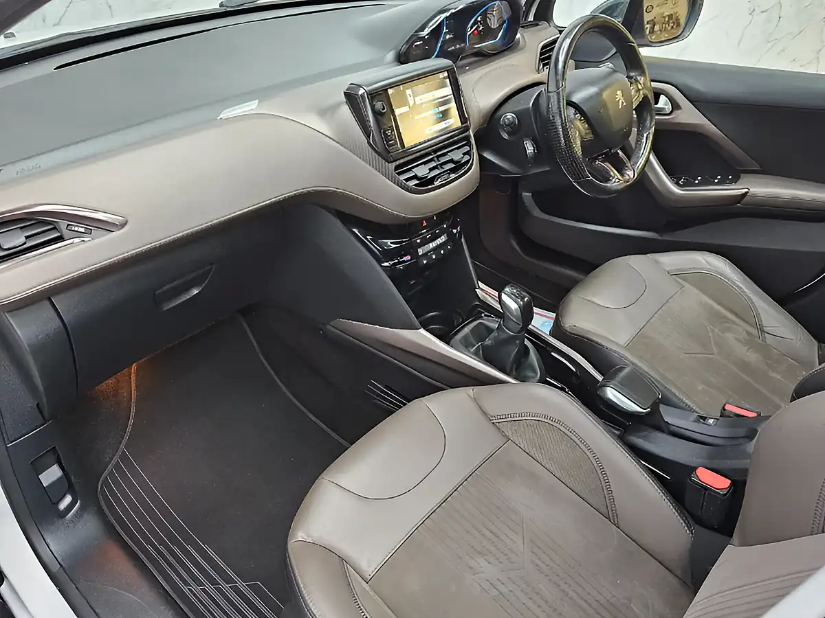Used 2014 Peugeot 2008 Feline White - Interior and Exterior details 12