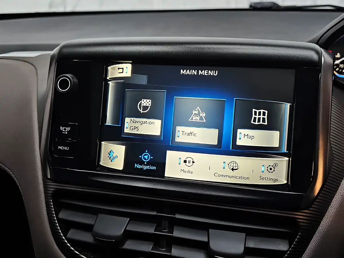 Used 2014 Peugeot 2008 Feline White - Interior and Exterior details 14