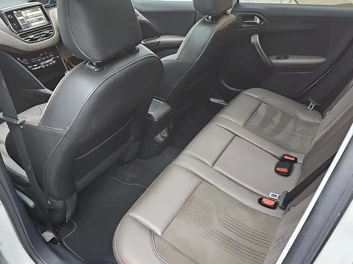 Used 2014 Peugeot 2008 Feline White - Interior and Exterior details 15