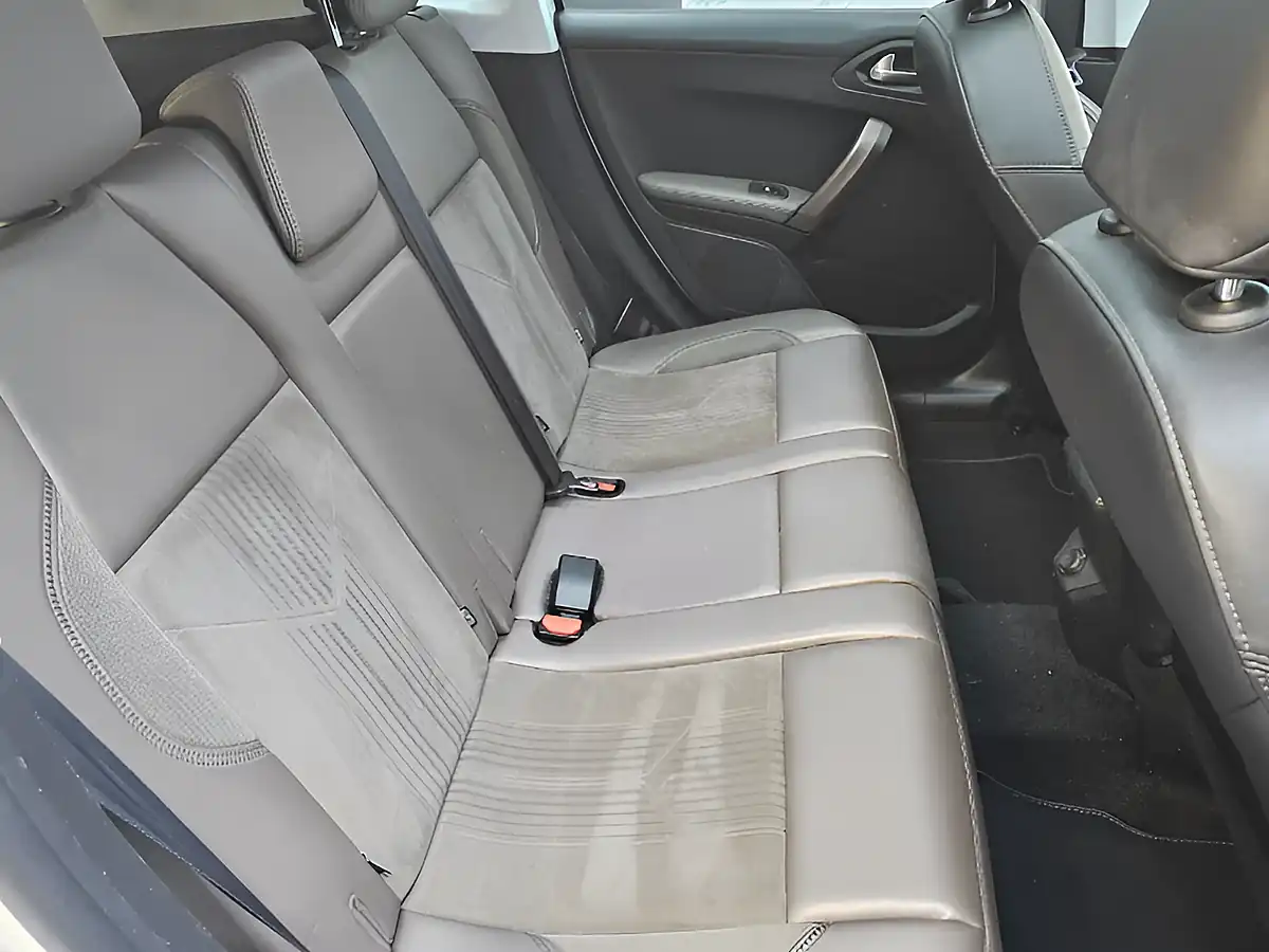 Used 2014 Peugeot 2008 Feline White - Interior and Exterior details 16