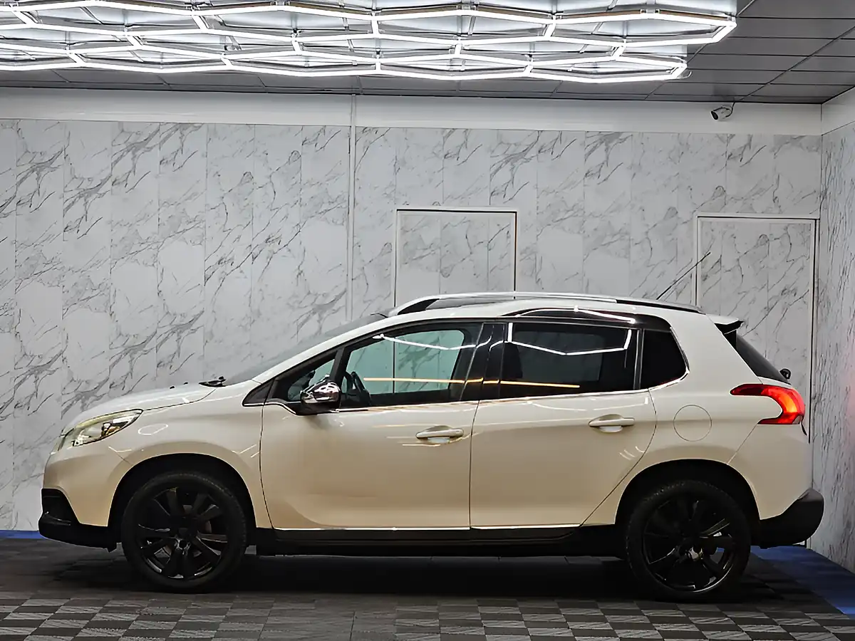 Used 2014 Peugeot 2008 Feline White - Interior and Exterior details 8