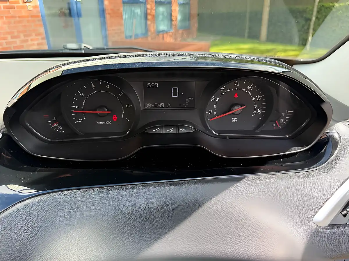 Used 2014 Peugeot 208 Access+ Grey - Interior and Exterior details 10