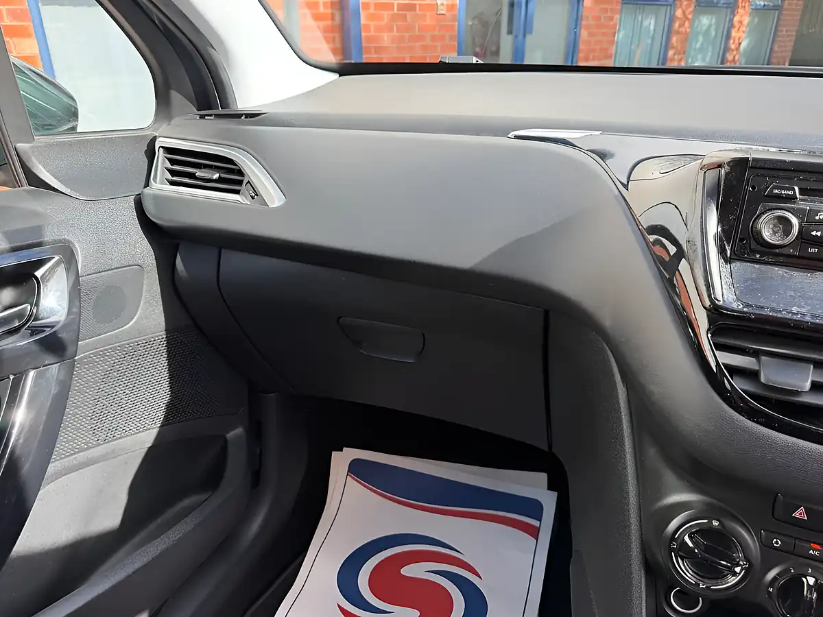 Used 2014 Peugeot 208 Access+ Grey - Interior and Exterior details 12