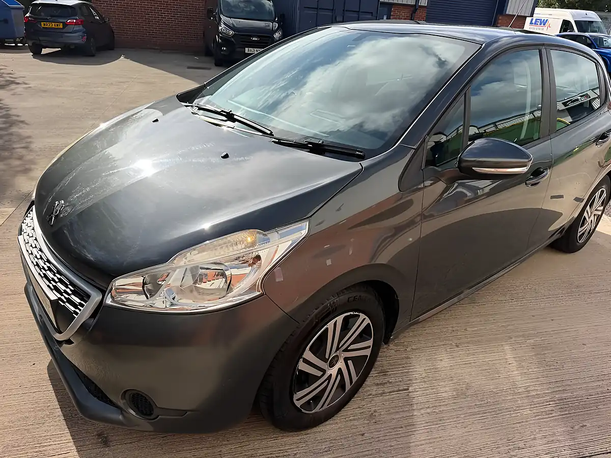 Used 2014 Peugeot 208 Access+ Grey - Interior and Exterior details 18