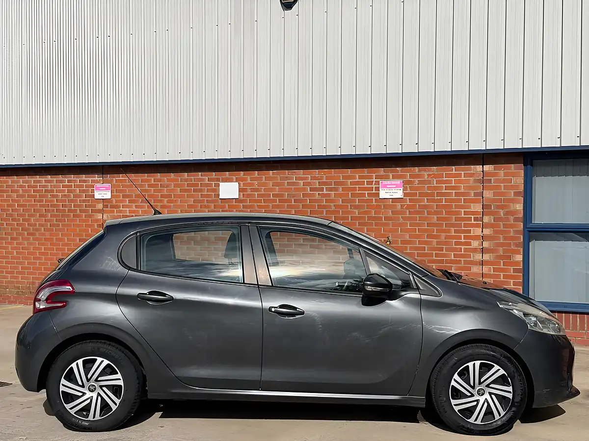 Used 2014 Peugeot 208 Access+ Grey - Interior and Exterior details 6