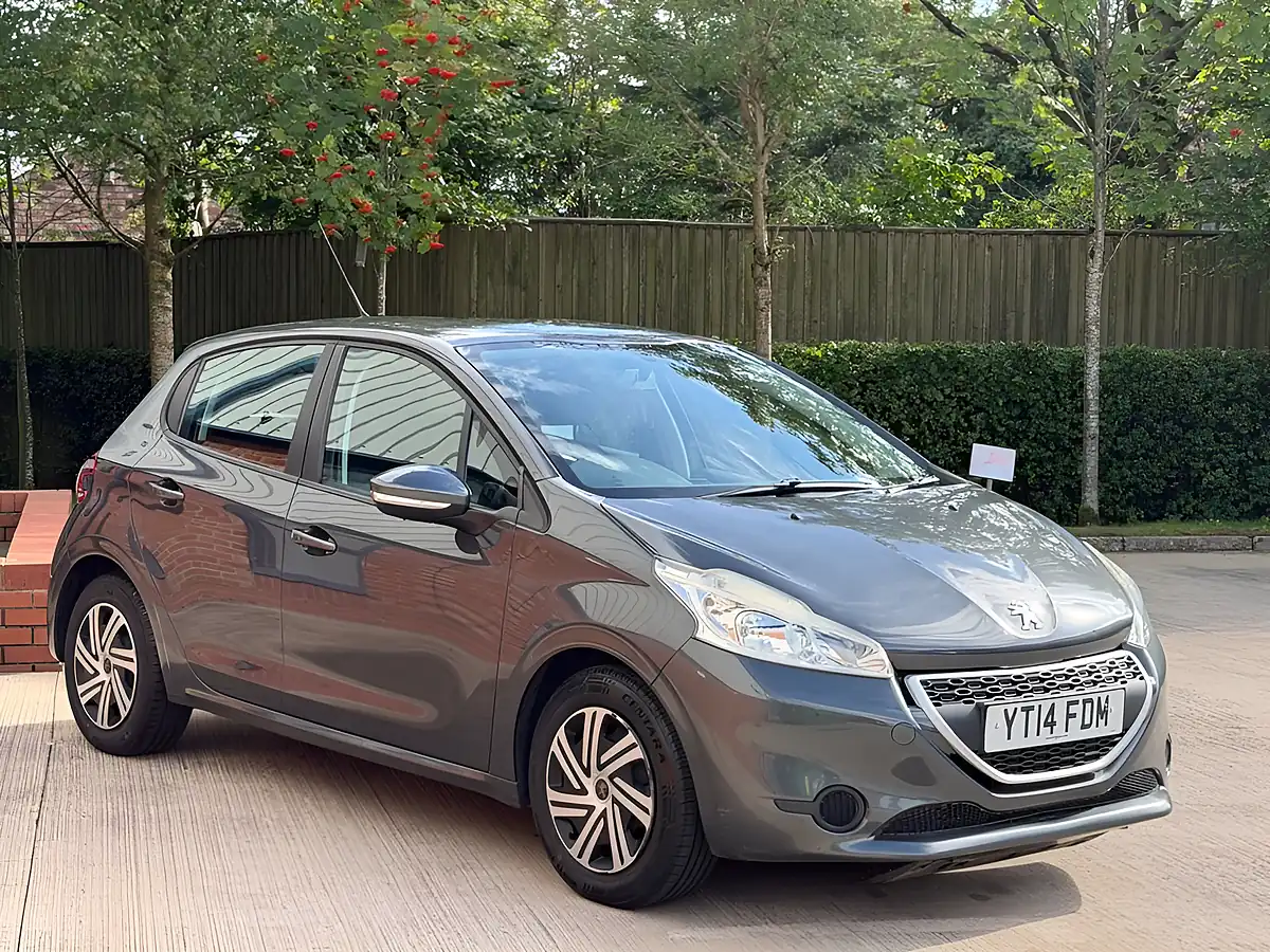 Used 2014 Peugeot 208 Access+ Grey - Interior and Exterior details 8