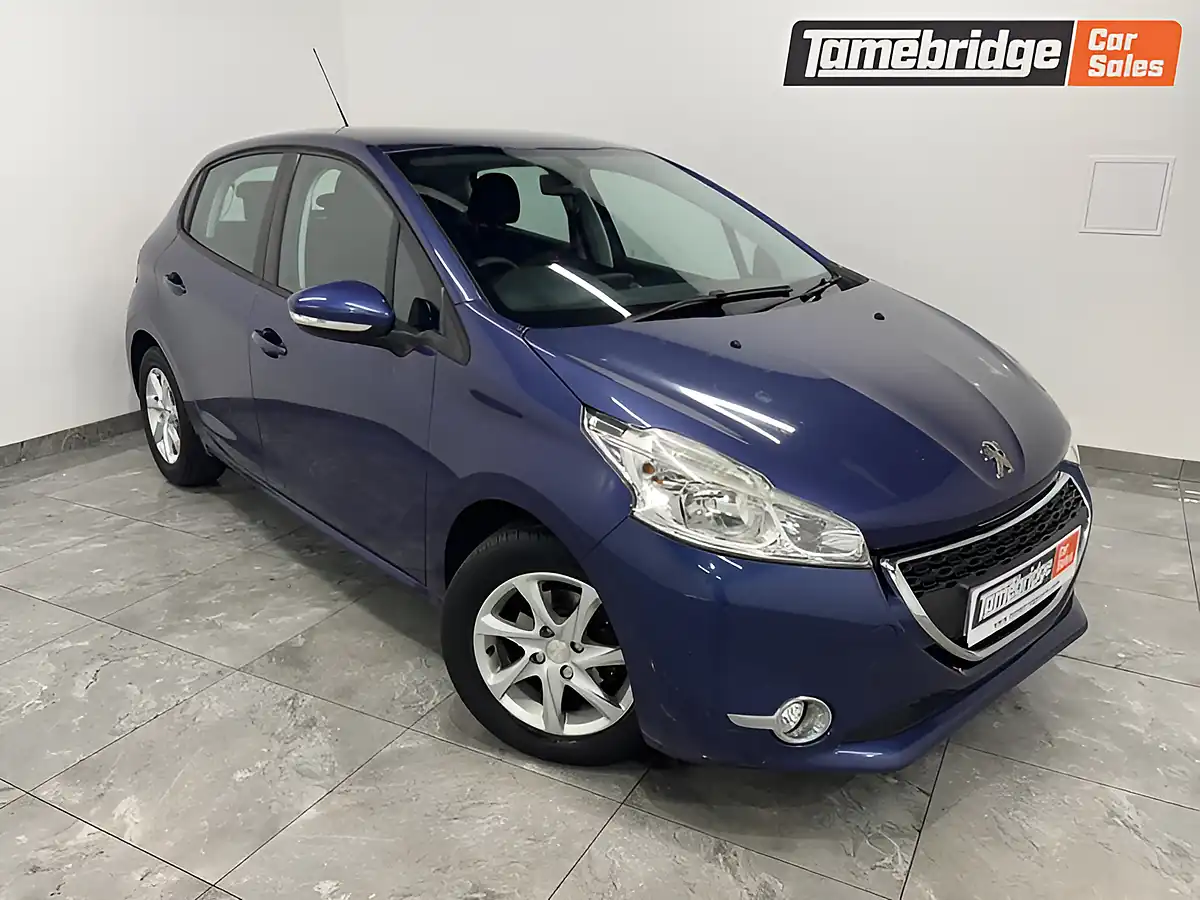 Used 2014 Peugeot 208 Active Blue - Front View