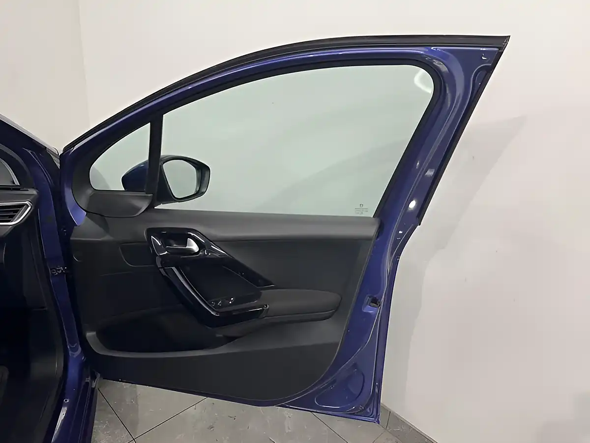 Used 2014 Peugeot 208 Active Blue - Interior and Exterior details 12