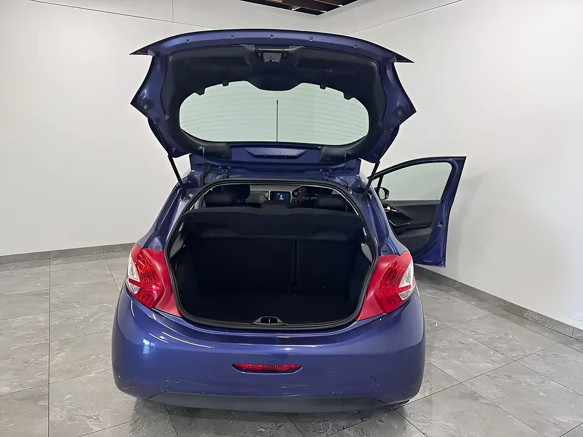 Used 2014 Peugeot 208 Active Blue - Interior and Exterior details 15