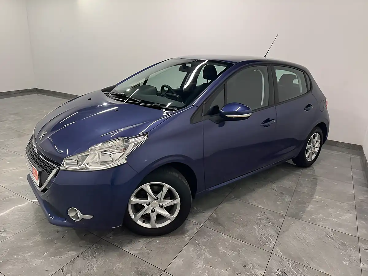 Used 2014 Peugeot 208 Active Blue - Interior and Exterior details 4