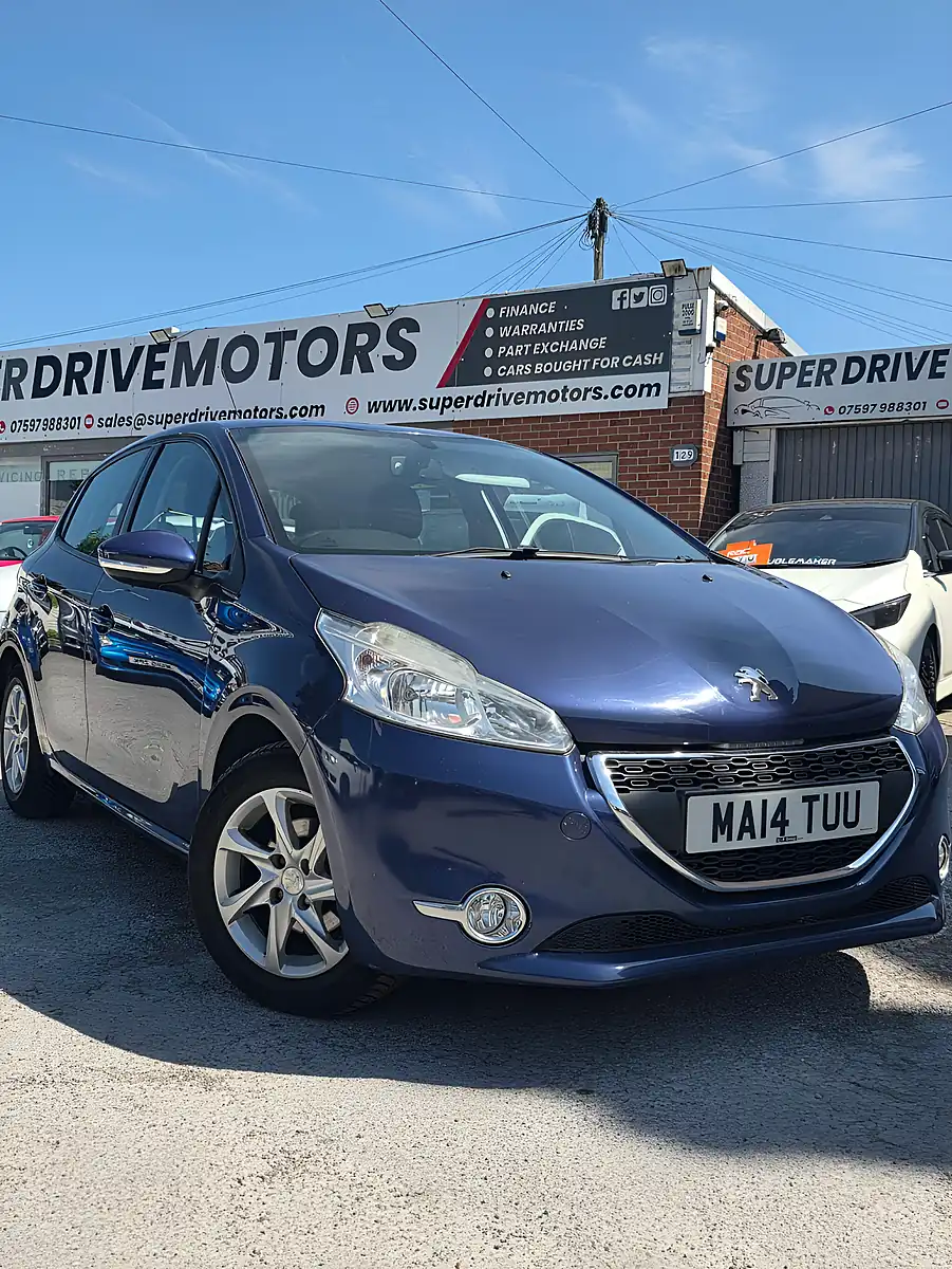 Used 2014 Peugeot 208 Active Blue - Front View