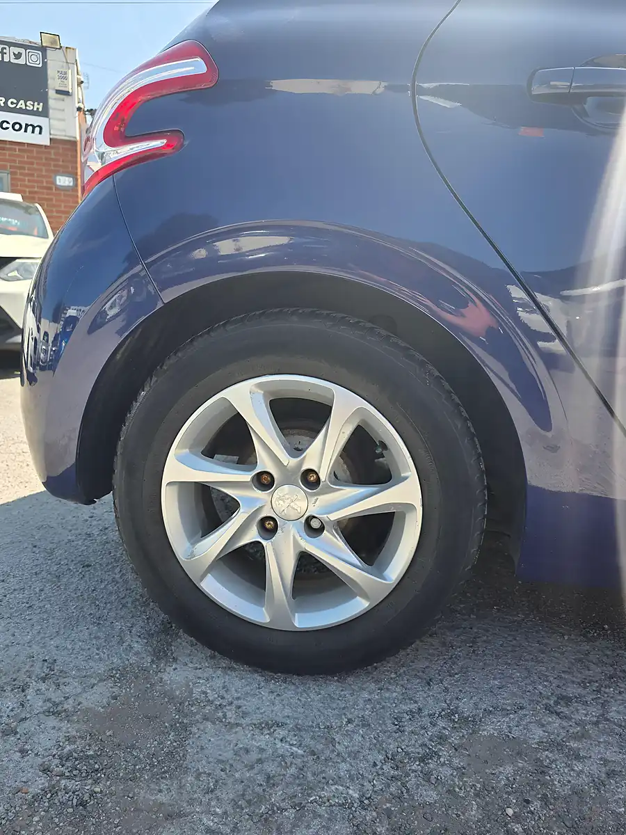 Used 2014 Peugeot 208 Active Blue - Interior and Exterior details 10