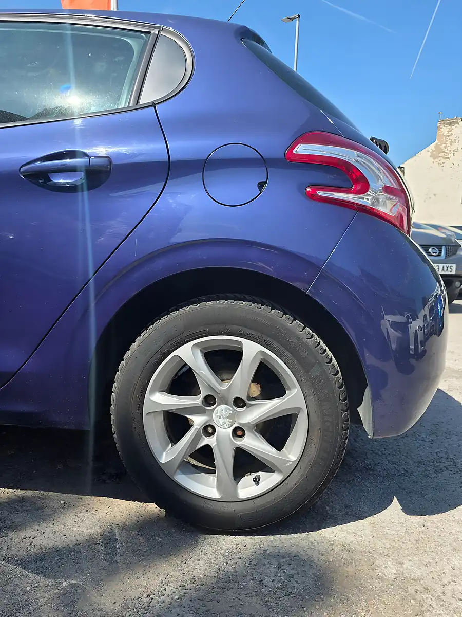 Used 2014 Peugeot 208 Active Blue - Interior and Exterior details 11