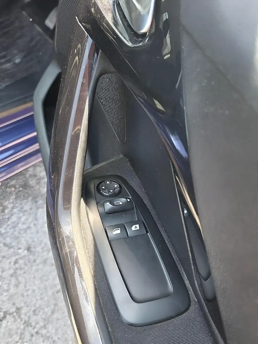 Used 2014 Peugeot 208 Active Blue - Interior and Exterior details 17