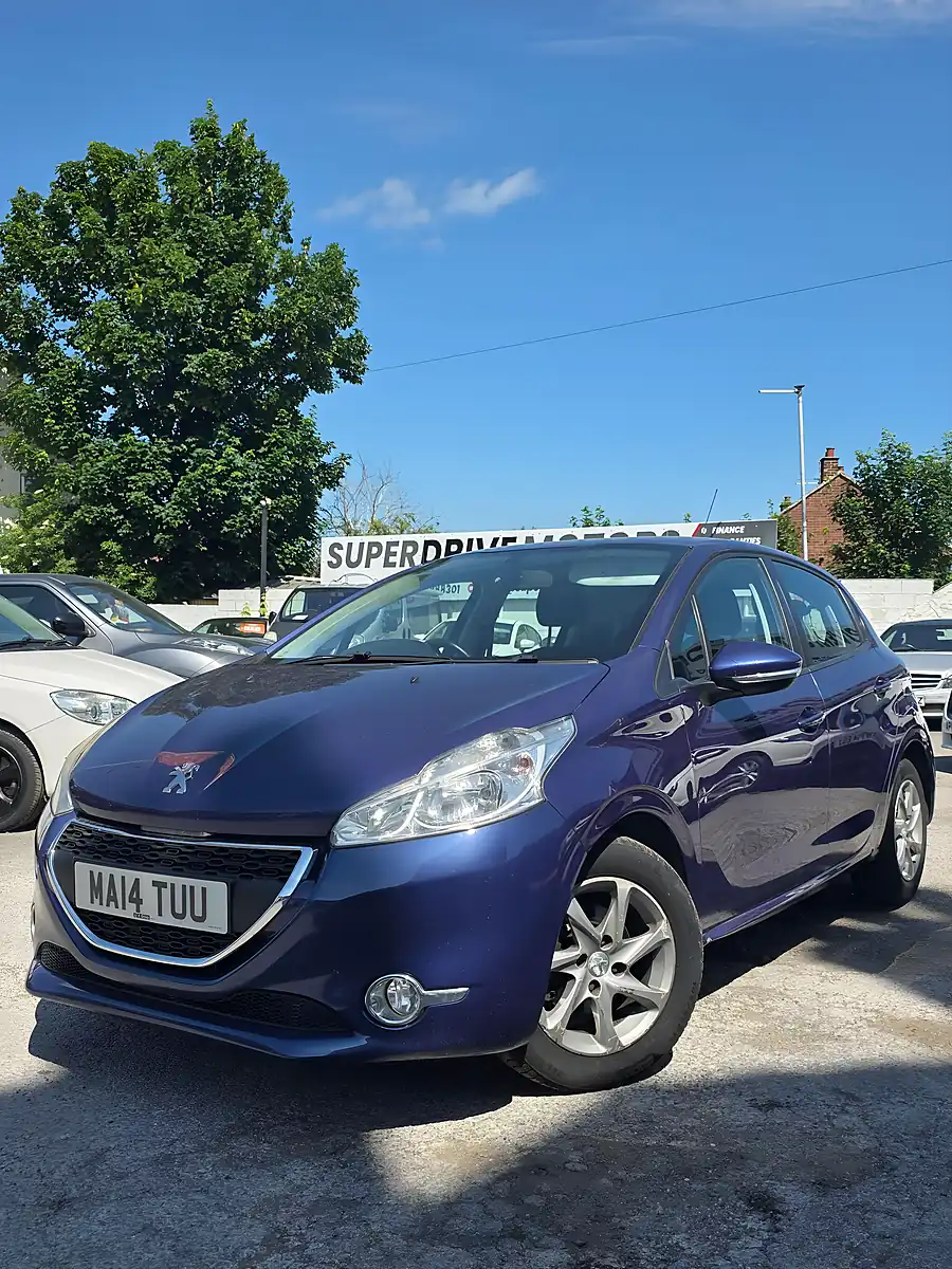 Used 2014 Peugeot 208 Active Blue - Interior and Exterior details 3