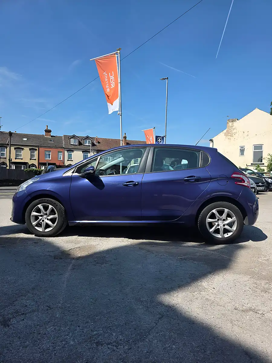 Used 2014 Peugeot 208 Active Blue - Interior and Exterior details 7