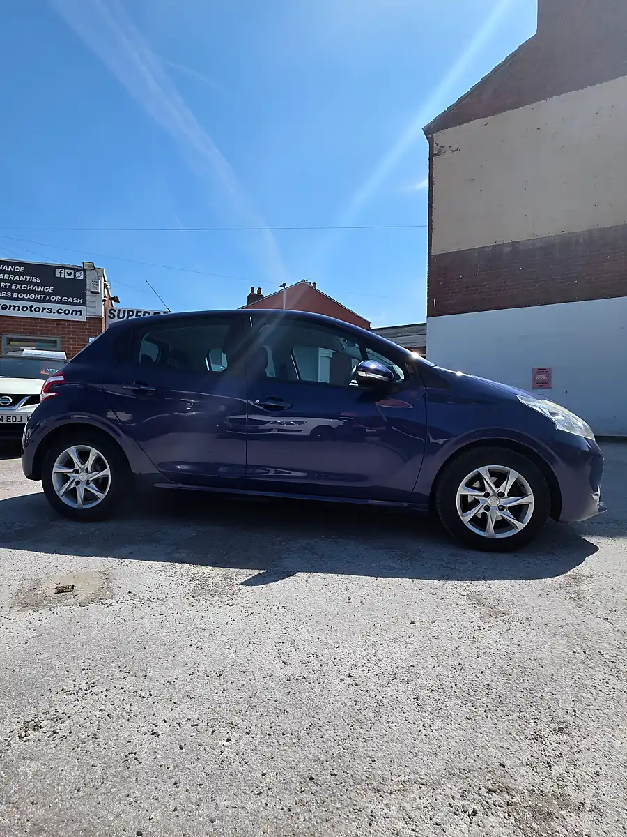 Used 2014 Peugeot 208 Active Blue - Interior and Exterior details 8