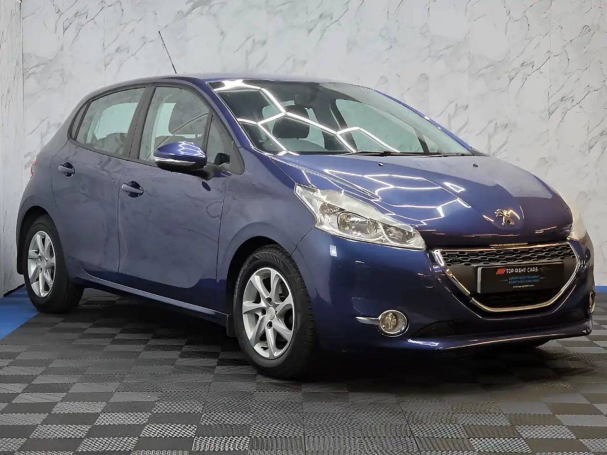 Used 2014 Peugeot 208 Active Blue - Front View