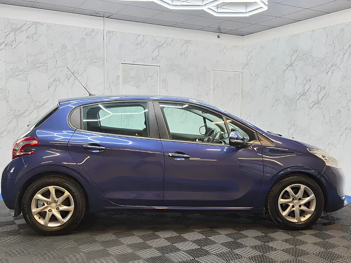 Used 2014 Peugeot 208 Active Blue - Interior and Exterior details 10