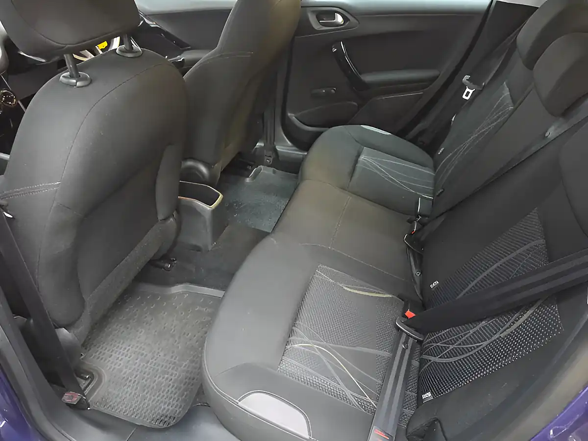 Used 2014 Peugeot 208 Active Blue - Interior and Exterior details 17