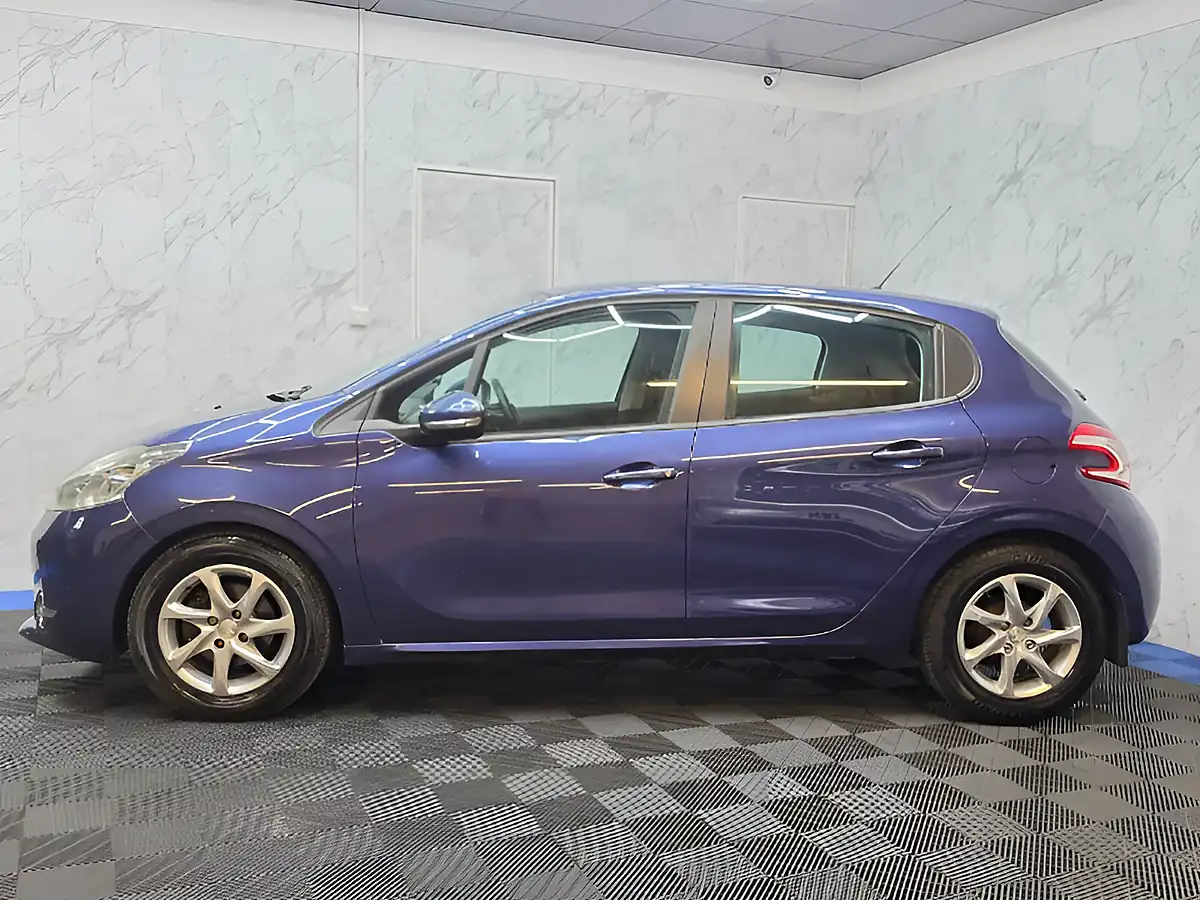 Used 2014 Peugeot 208 Active Blue - Interior and Exterior details 8
