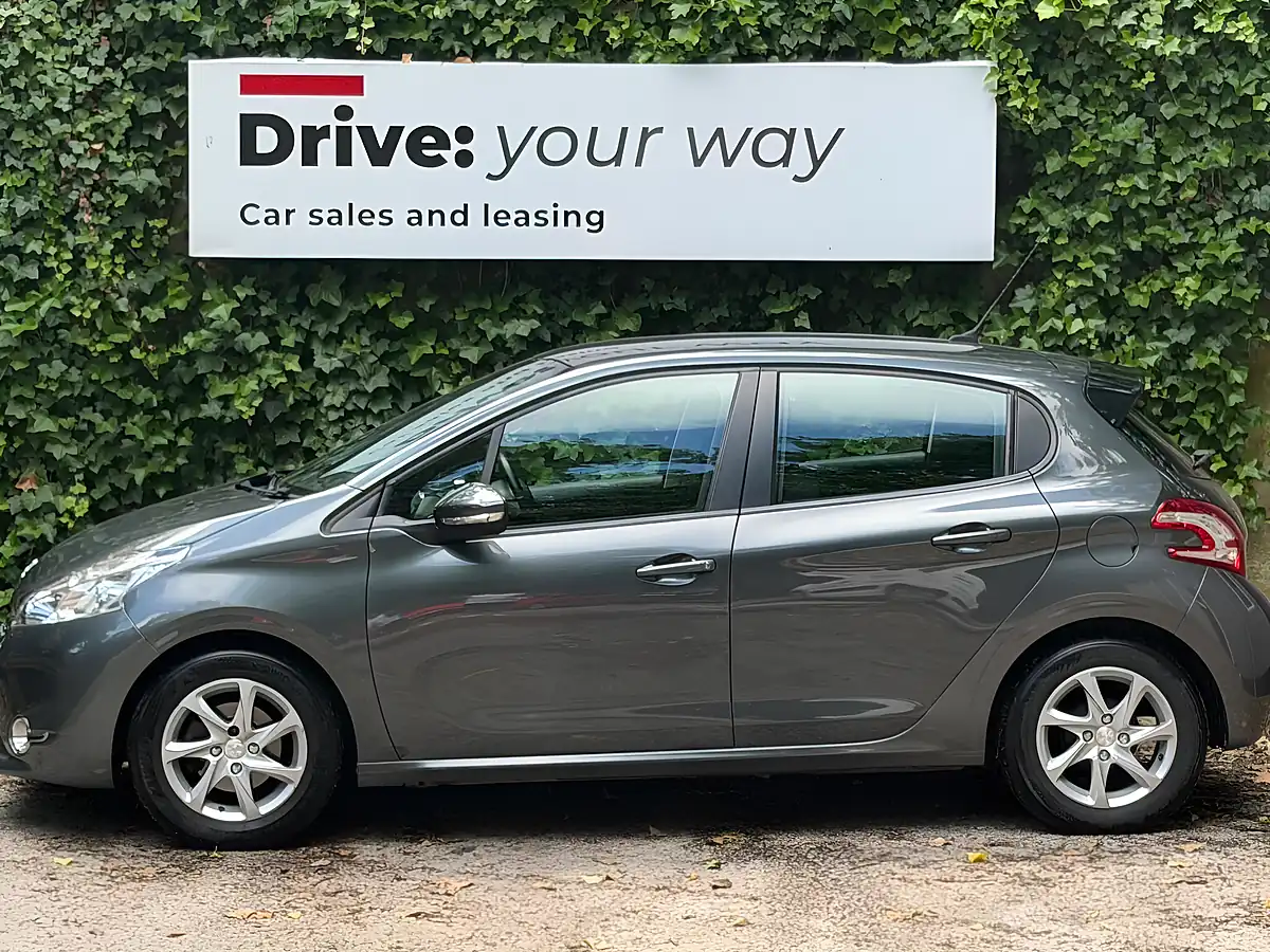 Used 2014 Peugeot 208 Active Grey - Interior and Exterior details 4