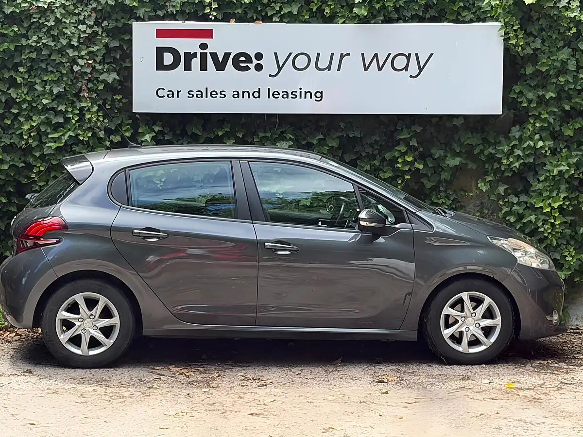 Used 2014 Peugeot 208 Active Grey - Interior and Exterior details 5