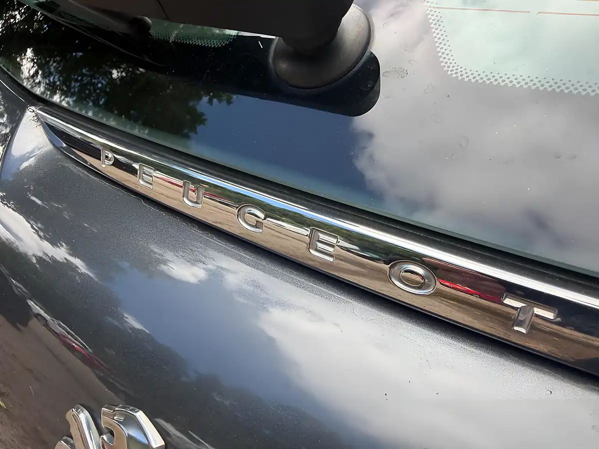 Used 2014 Peugeot 208 Active Grey - Interior and Exterior details 9