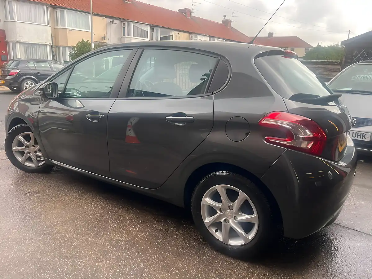 Used 2014 Peugeot 208 Active Metallic Grey - Interior and Exterior details 9