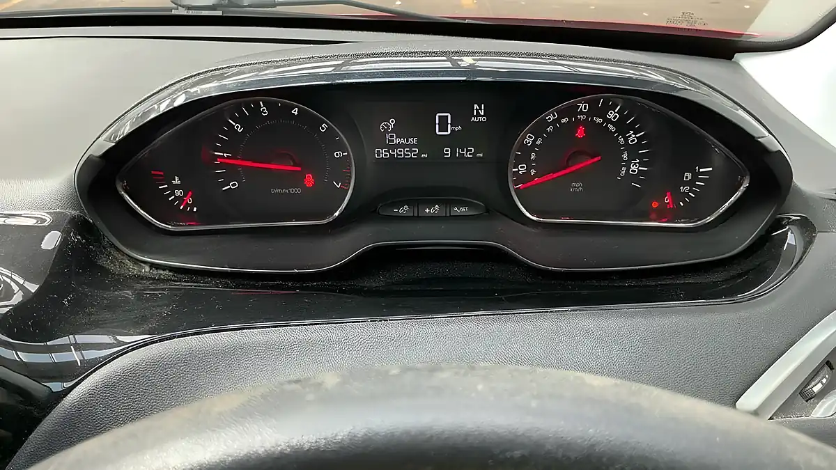 Used 2014 Peugeot 208 Active Red - Interior and Exterior details 10
