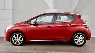 Used 2014 Peugeot 208 Active Red - Interior and Exterior details 4