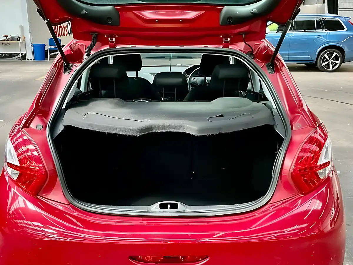 Used 2014 Peugeot 208 Active Red - Interior and Exterior details 7