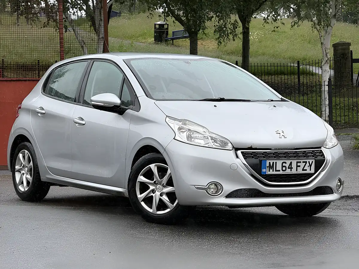 Used 2014 Peugeot 208 Active Silver - Front View