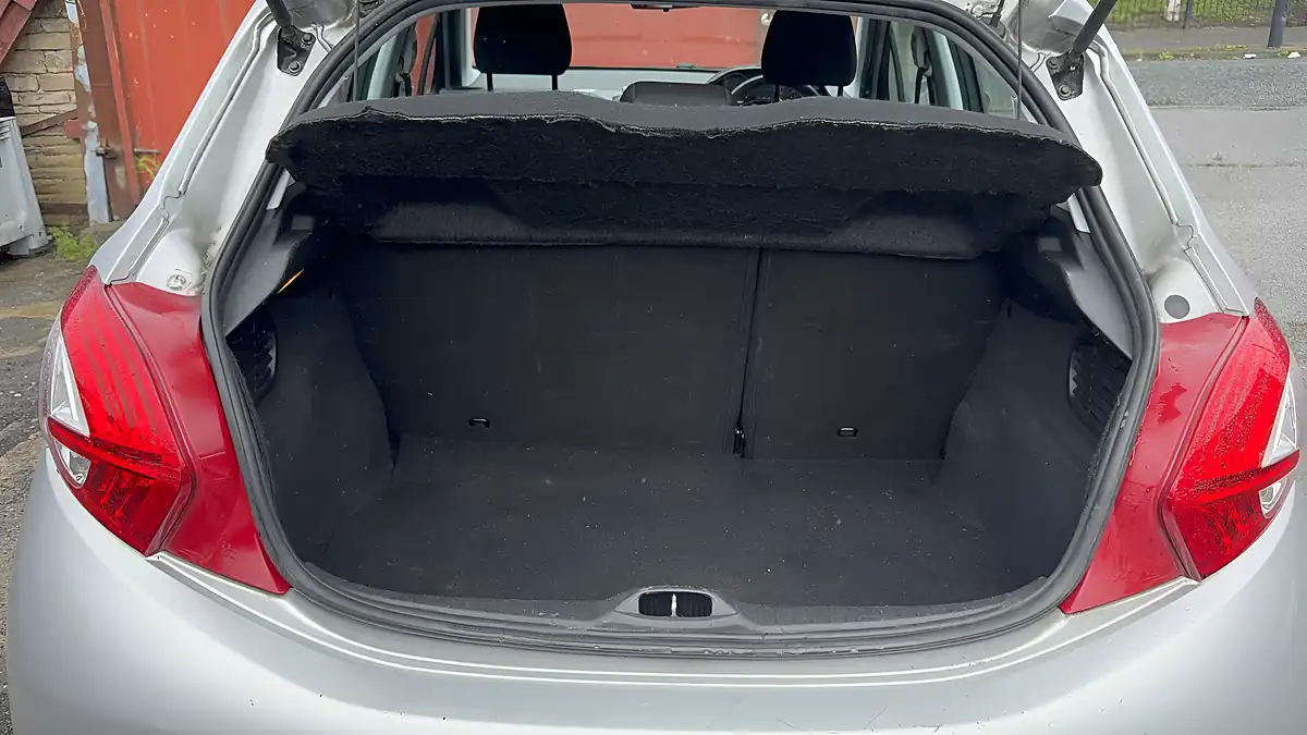 Used 2014 Peugeot 208 Active Silver - Interior and Exterior details 15