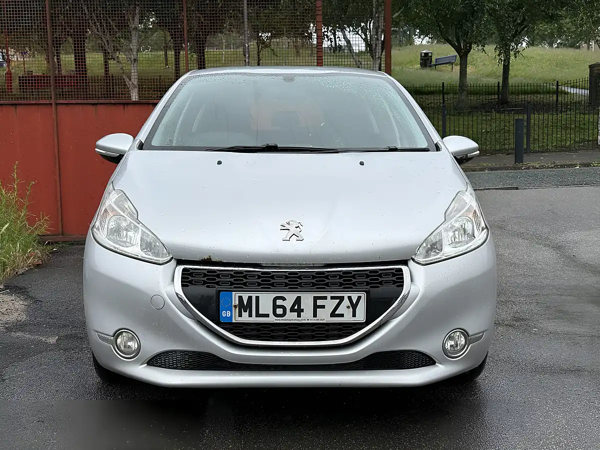 Used 2014 Peugeot 208 Active Silver - Interior and Exterior details 3