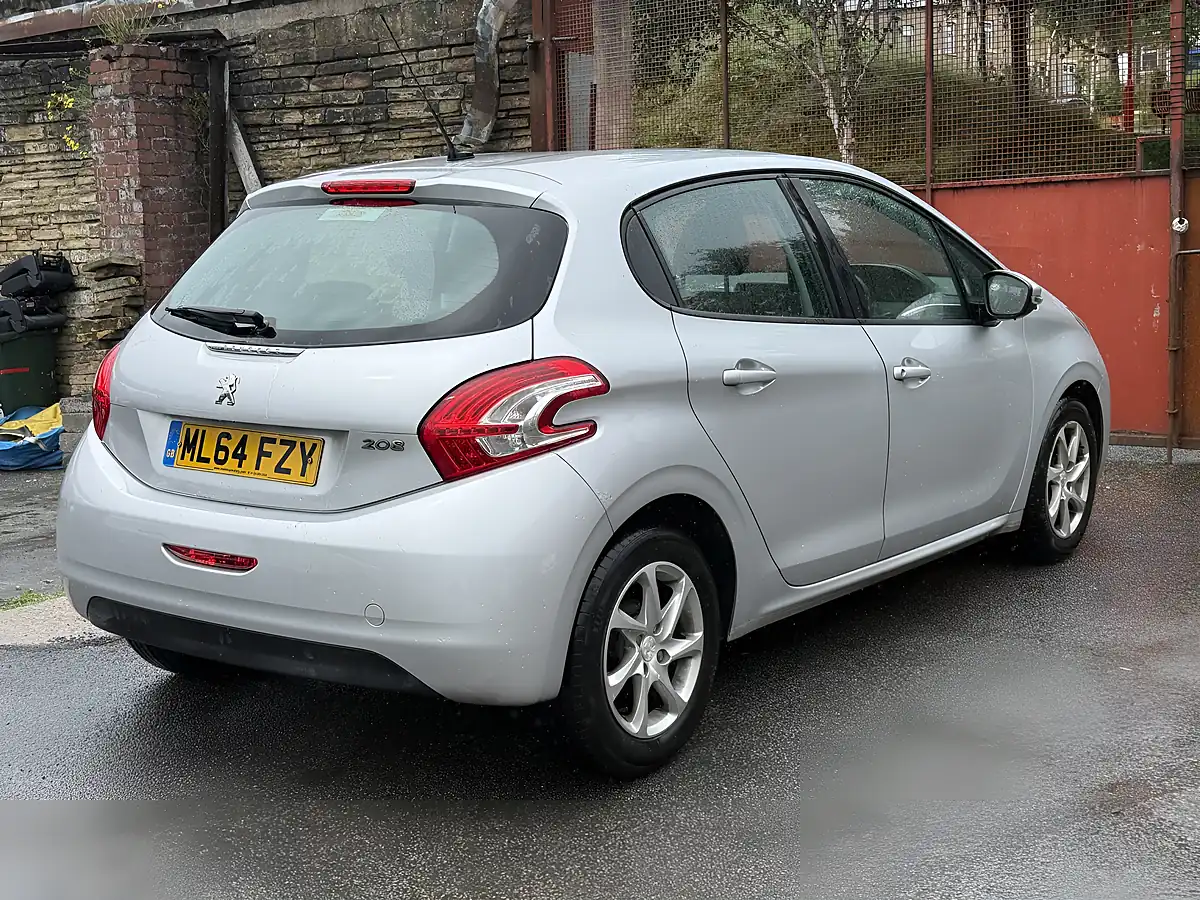 Used 2014 Peugeot 208 Active Silver - Interior and Exterior details 7
