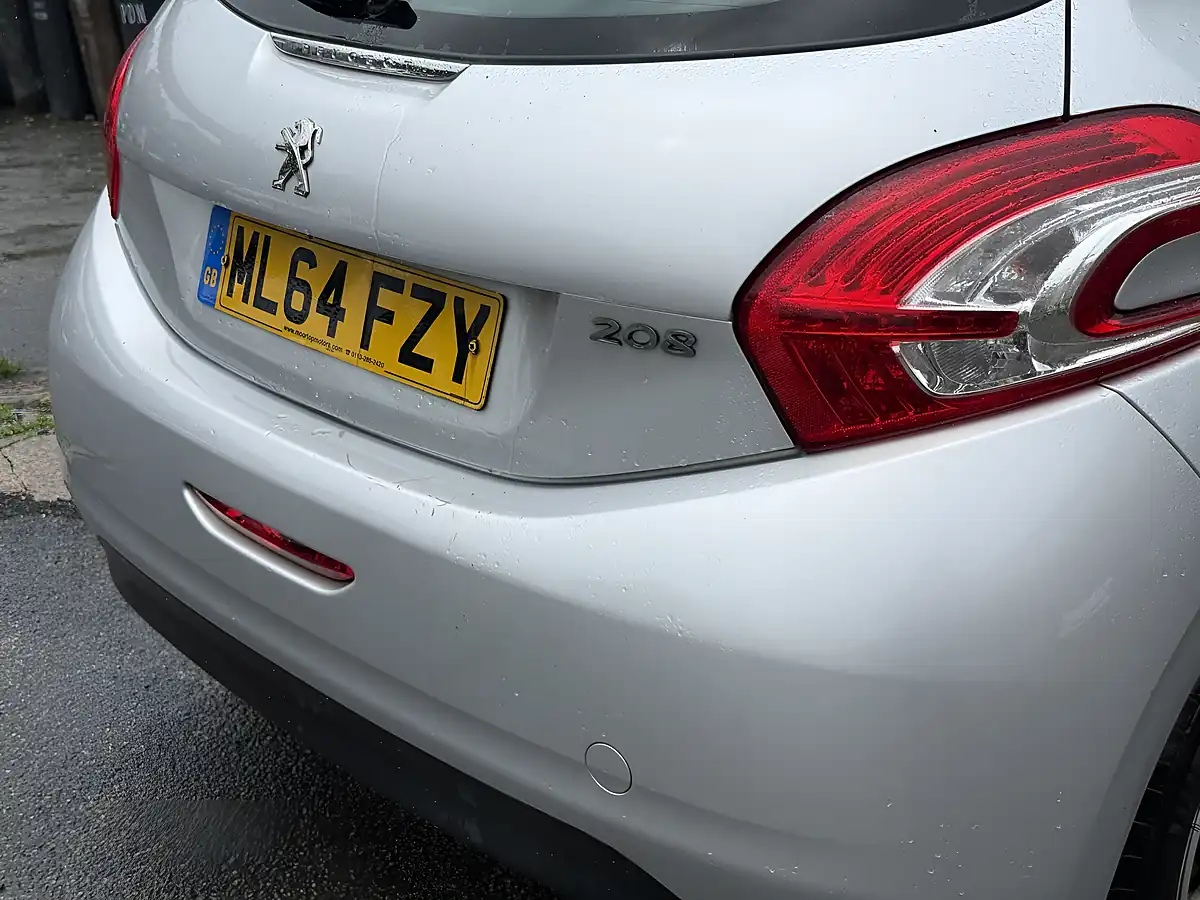 Used 2014 Peugeot 208 Active Silver - Interior and Exterior details 8