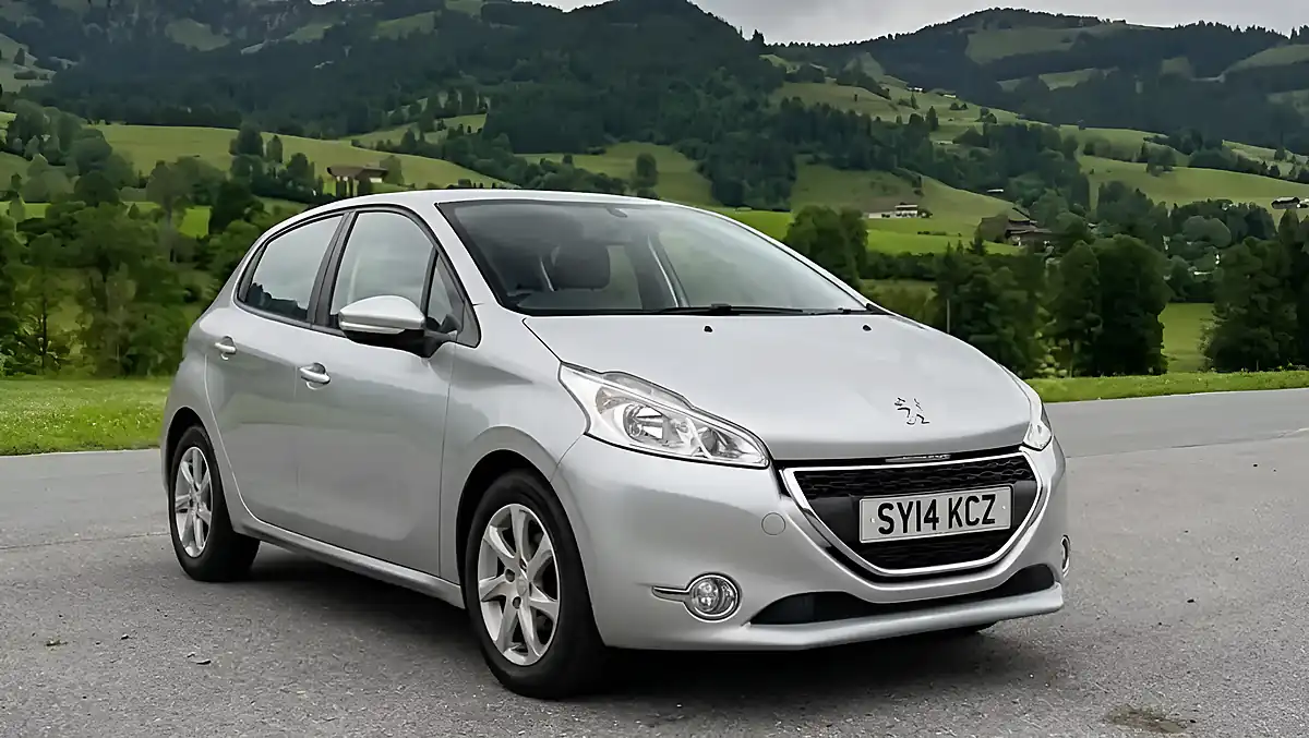 Used 2014 Peugeot 208 Active Silver - Front View