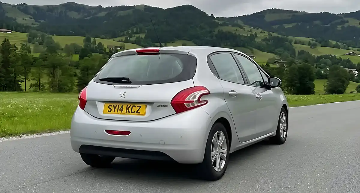 Used 2014 Peugeot 208 Active Silver - Interior and Exterior details 4