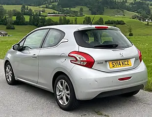 Used 2014 Peugeot 208 Active Silver - Interior and Exterior details 5