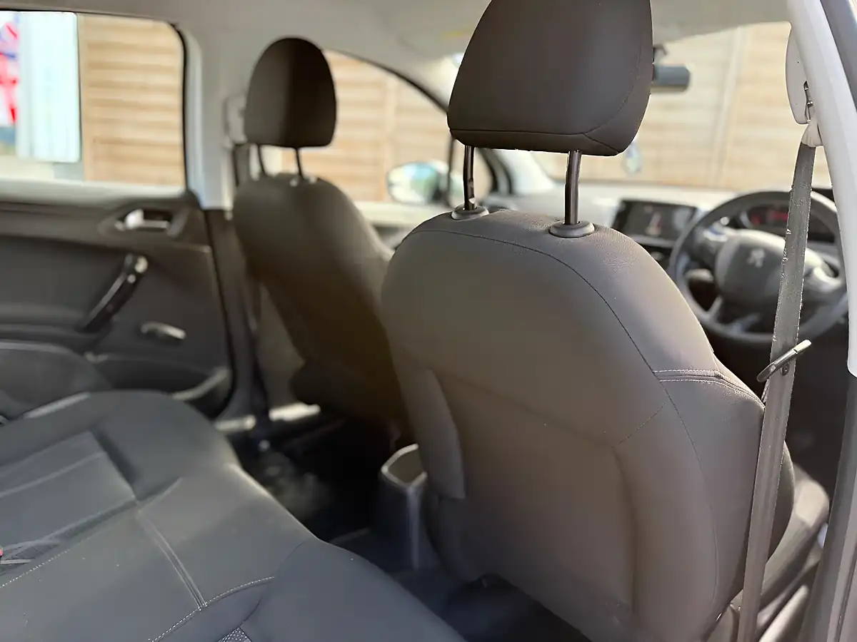 Used 2014 Peugeot 208 Active White - Interior and Exterior details 11