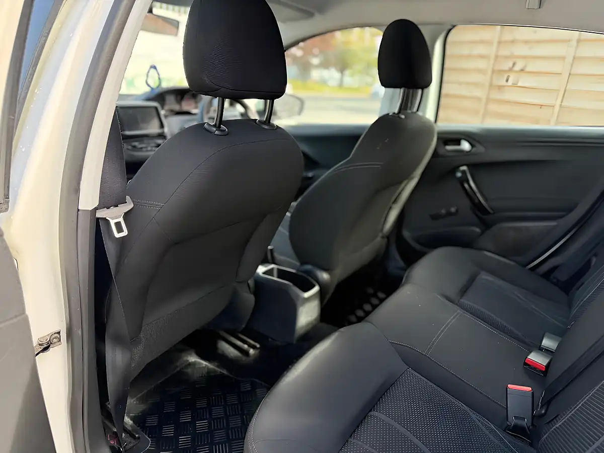 Used 2014 Peugeot 208 Active White - Interior and Exterior details 12