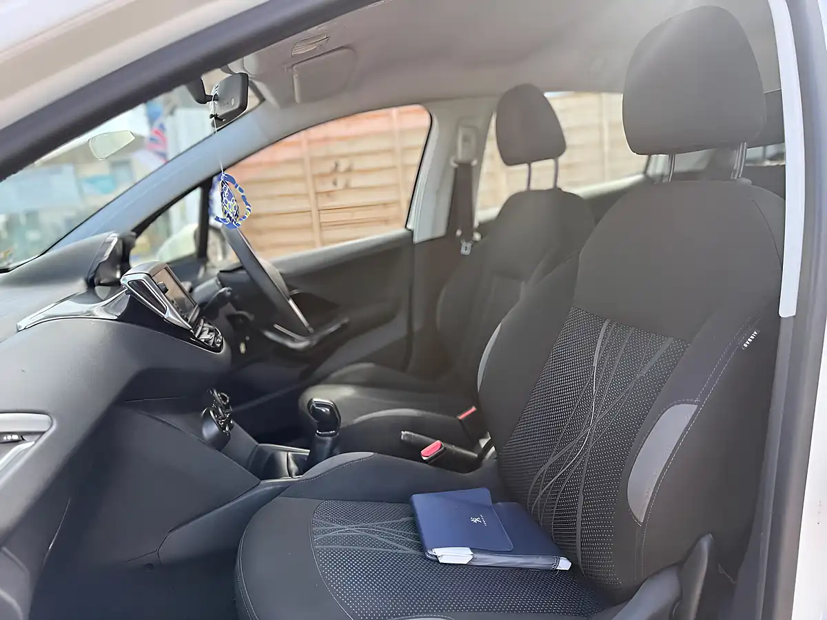 Used 2014 Peugeot 208 Active White - Interior and Exterior details 16