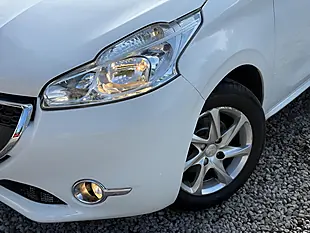 Used 2014 Peugeot 208 Active White - Interior and Exterior details 17